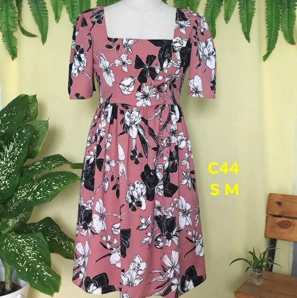 dresses - Picture 1 of 3